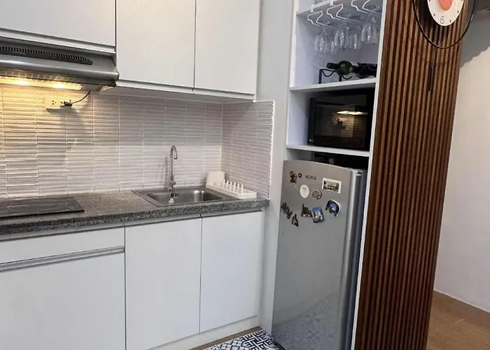 Aparthotel 1br Pioneer Woodland Connected To Boni Metro Rail Station,boni Mandaluyong Metro Manila